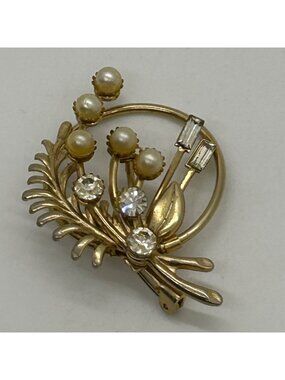 Vintage Goldtone Faux Pearl Rhinestone Floral Bouquet Circle Brooch Pin Wedding